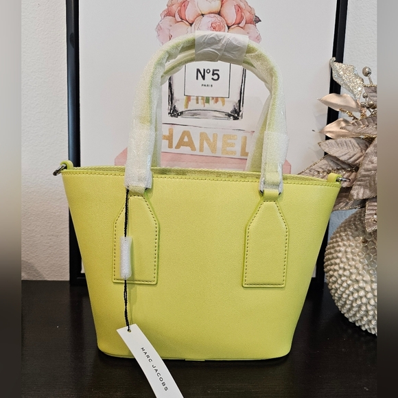 Marc Jacobs Small Satchel Bag. - Picture 2 of 10